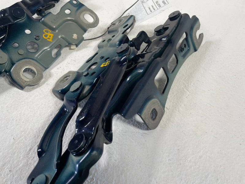 Load image into Gallery viewer, 19-25 BMW G82 M4 M440i 330i FRONT LH & RH HOOD BONNET HINGE PAIR BLUE # 105611