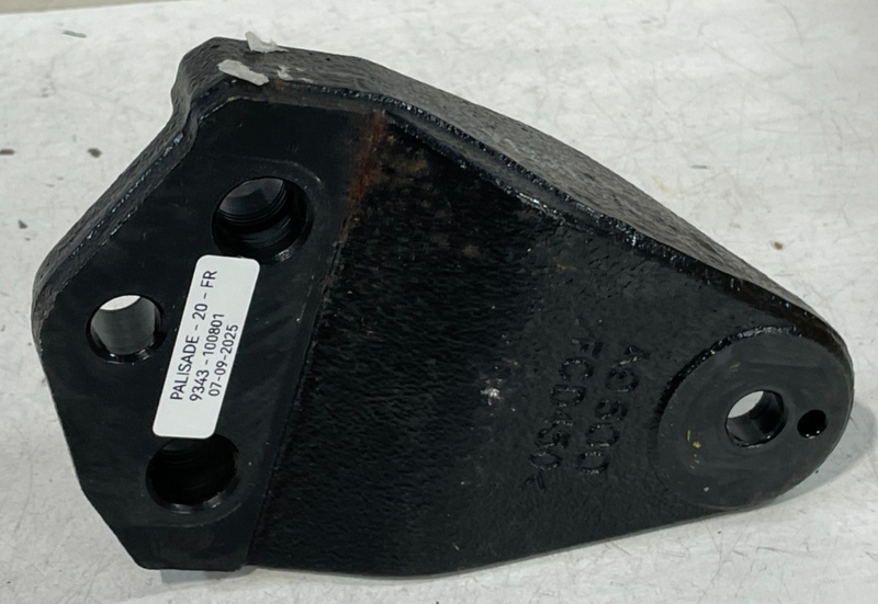 Load image into Gallery viewer, 20-22 HYUNDAI PALISADE AWD FRONT RIGHT ENGINE UPPER MOUNT SUPPORT BRACKET 100801