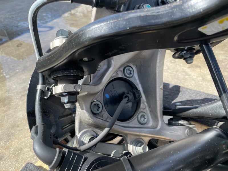 Load image into Gallery viewer, 23-25 KIA SPORTAGE FWD REAR LEFT DRIVER SIDE SUSPENSION KNEE ASSEMBLY # 106668