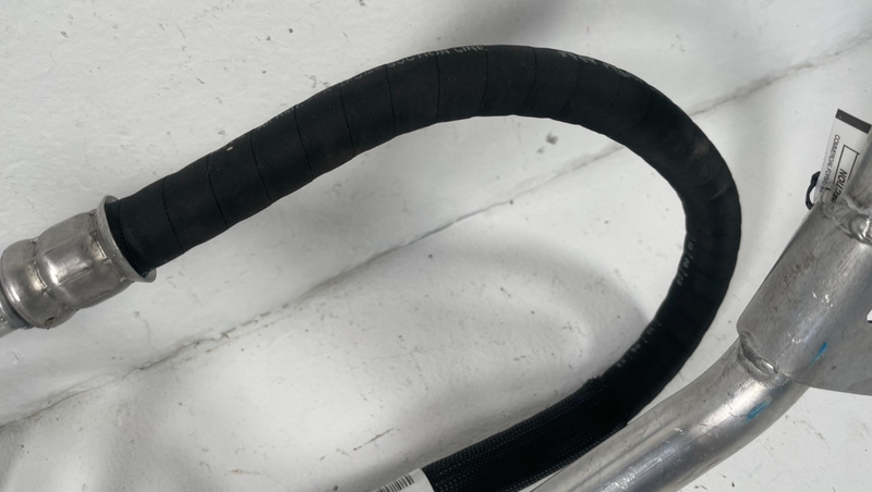 Load image into Gallery viewer, 21-25 BMW G82 M4 M3 M2 A/C AIR CONDITIONING PIPE LINE HOSE ASSEMBLY 3.0L #105723