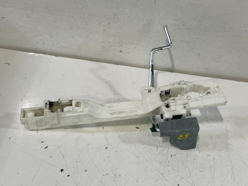 Load image into Gallery viewer, 2014-2020 ACURA MDX REAR RIGHT SIDE EXTERIOR DOOR HANDLE BASE BRACKET # 102727