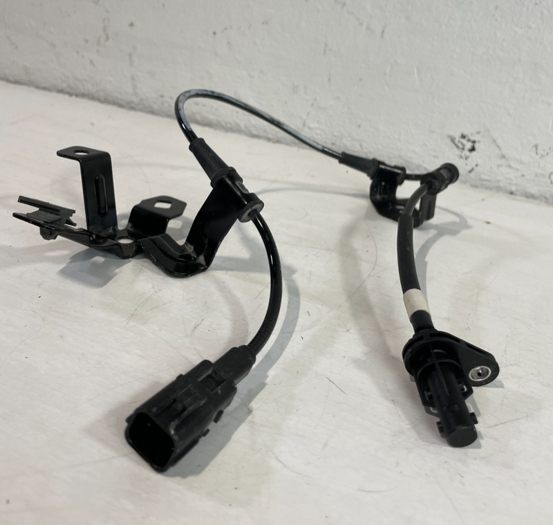 Load image into Gallery viewer, 2019-2025 GENESIS G70 REAR LEFT DRIVER SIDE ABS WHEEL SPEED SENSOR # 104260