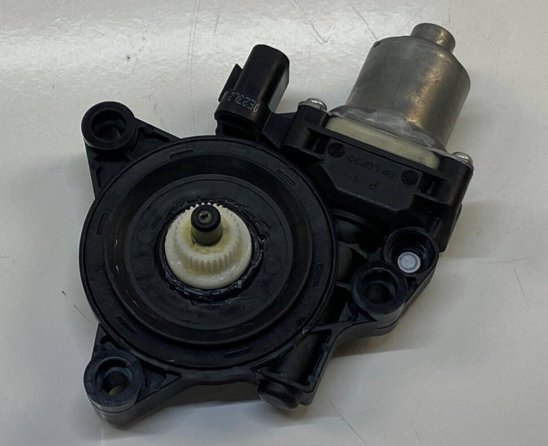 Load image into Gallery viewer, 2021-2023 HYUNDAI ELANTRA FRONT LEFT SIDE DOOR WINDOW REGULATOR MOTOR # 78696