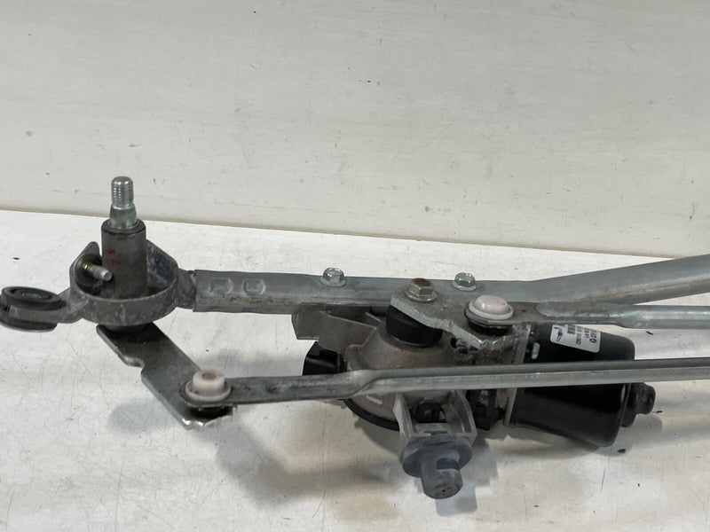 Load image into Gallery viewer, 19-24 GENESIS G70 FRONT WINDSHIELD WIPER TRANSMISSION LINKAGE W/ MOTOR # 96826