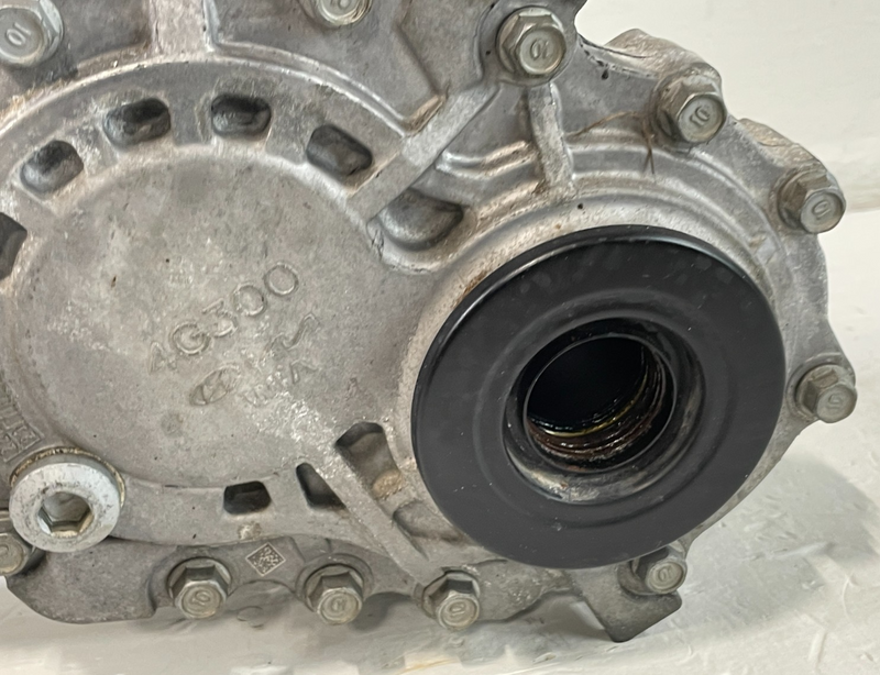 Load image into Gallery viewer, 21-25 HYUNDAI TUCSON AWD AUTO TRANSMISSION TRANSFER CASE 6K MILES 2.5L # 103852
