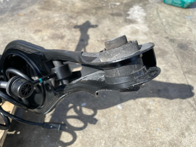 Load image into Gallery viewer, 23-25 KIA SPORTAGE FWD REAR LEFT DRIVER SIDE SUSPENSION KNEE ASSEMBLY # 106668