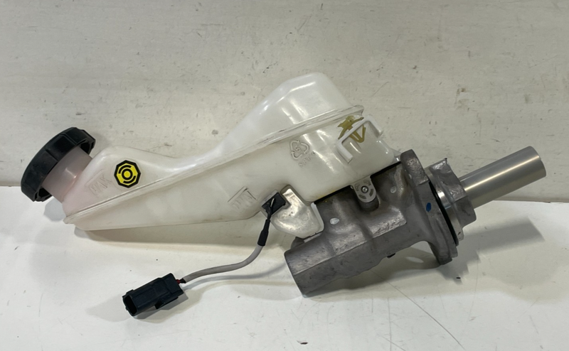 Load image into Gallery viewer, 2021-2025 HYUNDAI SANTA FE BRAKE BOOSTER MASTER CYLINDER RESERVOIR 2.5L # 101915