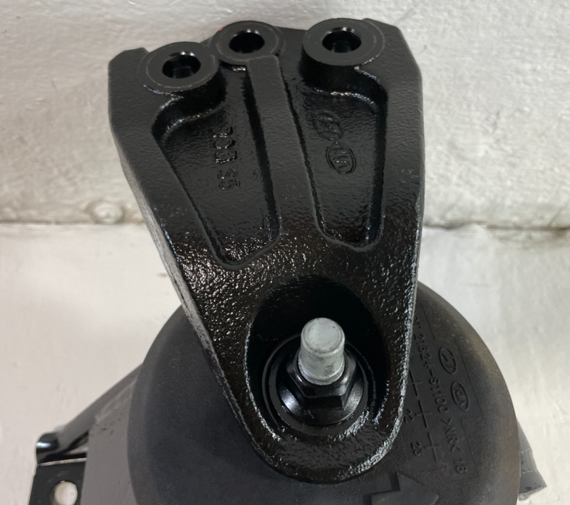 Load image into Gallery viewer, 2020-2025 HYUNDAI PALISADE FRONT RIGHT ENGINE MOUNT SUPPORT BRACKET # 104760