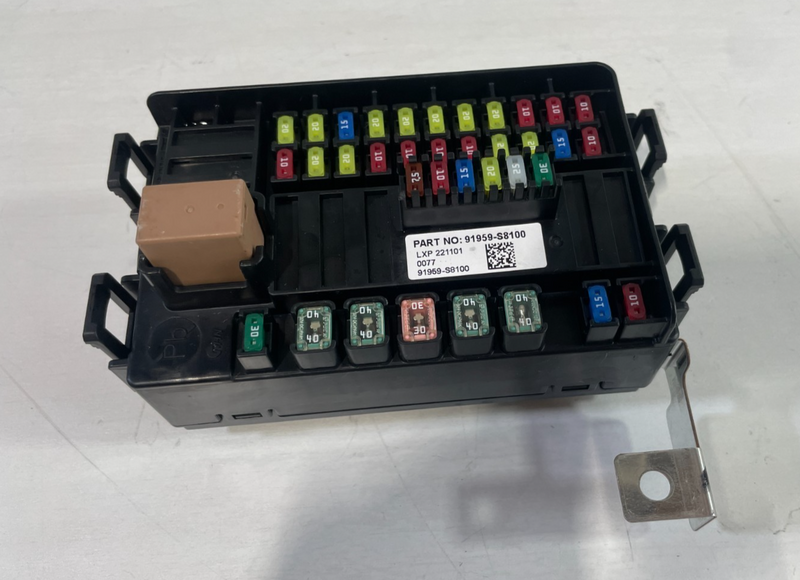 Load image into Gallery viewer, 2023 - 2025 HYUNDAI PALISADE ENGINE BAY FUSE RELAY BOX 91959-S8100 # 105152