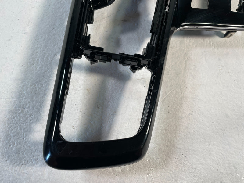 Load image into Gallery viewer, 23-25 KIA SPORTAGE CONSOLE SHIFT SHIFTER INDICATOR BEZEL COVER PANEL 2.5L 106603