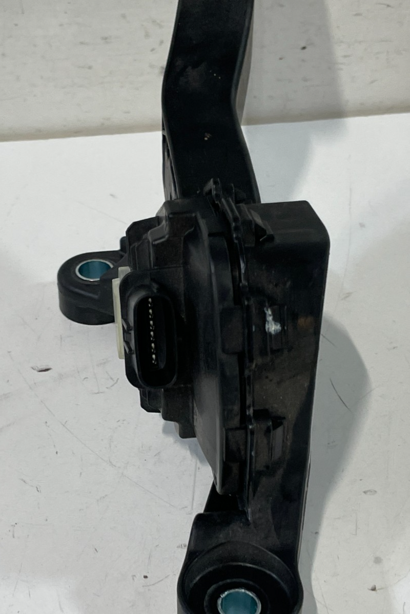 Load image into Gallery viewer, 21-23 HYUNDAI ELANTRA GAS ACCELERATION ACCELERATOR PEDAL 32700-AB200 # 101823A