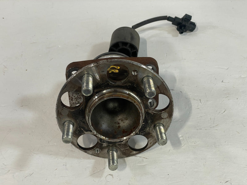 Load image into Gallery viewer, 2019-2022 HONDA HR-V REAR RIGHT OR LEFT SIDE WHEEL BEARING HUB W/ WIRE # 89141