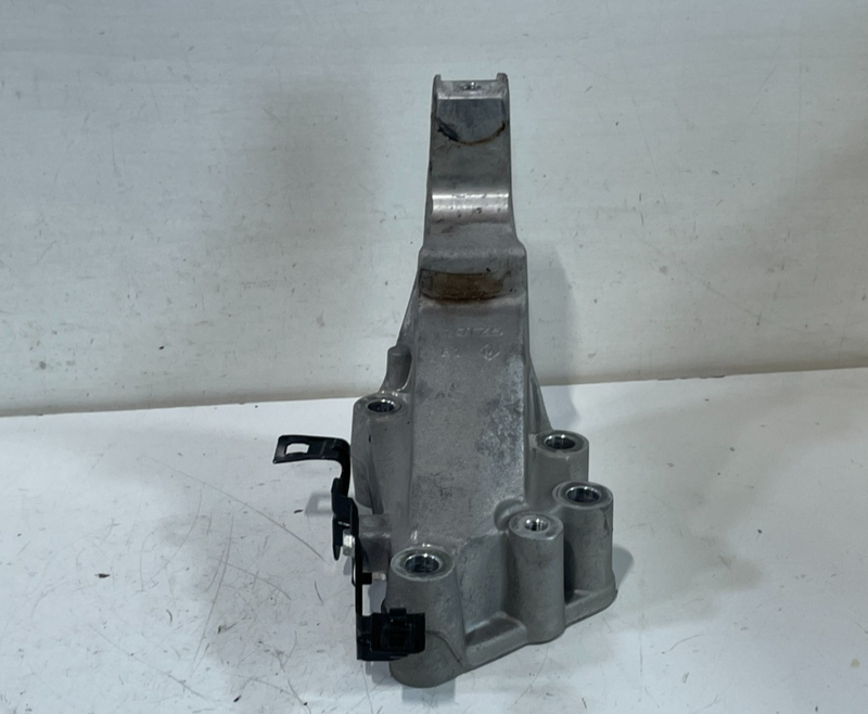 Load image into Gallery viewer, 2014 - 2020 ACURA MDX REAR ENGINE MOTOR MOUNT SUPPORT BRACKET 3.5L # 102751