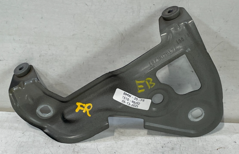 Load image into Gallery viewer, 2019-2024 BMW 330i 330e FRONT RIGHT SIDE FENDER REARWARD SUPPORT BRACKET # 98332