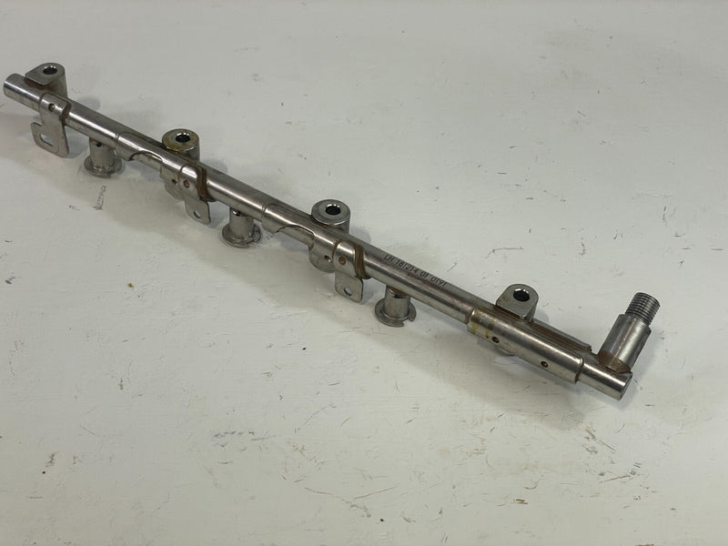 Load image into Gallery viewer, 16 - 20 INFINITI Q50 17-20 Q60 3.0L FRONT LEFT ENGINE FUEL INJECTOR RAIL # 87825