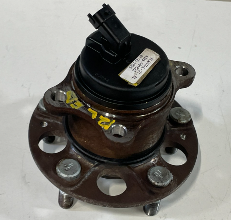 Load image into Gallery viewer, 2020 - 2025 HYUNDAI ELANTRA VENUE REAR LEFT OR RIGHT WHEEL BEARING HUB # 101822