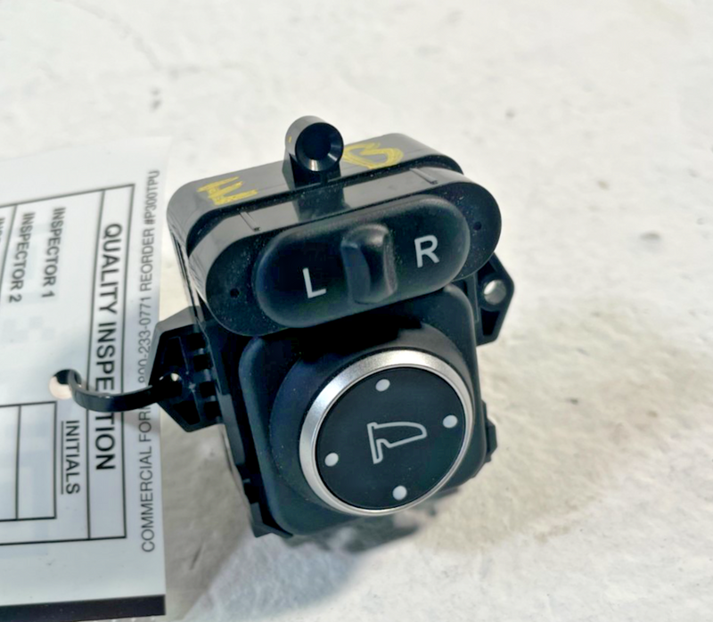 Load image into Gallery viewer, 2023-2025 ACURA INTEGRA FRONT LEFT SIDE DOOR MIRROR ADJUSTMENT SWITCH # 106683