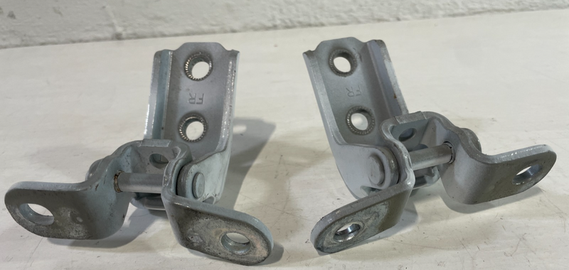 Load image into Gallery viewer, 2019 - 2026 HYUNDAI SANTA FE FRONT RIGHT UPPER & LOWER DOOR HINGE # 104425B