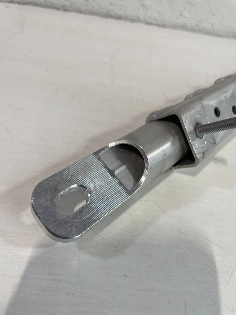 Load image into Gallery viewer, 2019-25 GENESIS G70 FRONT RIGHT FENDER REARWARD STRUT TOWER BRACE BRACKET 104270