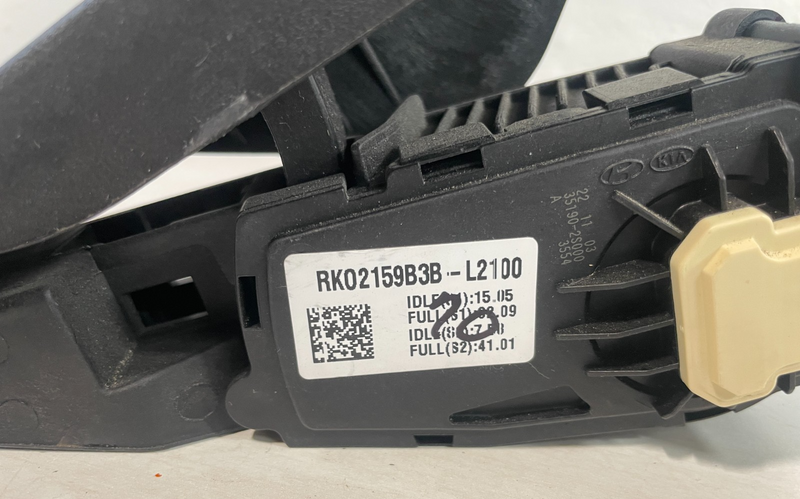 Load image into Gallery viewer, 21 - 25 HYUNDAI PALISADE SANTA FE GAS ACCELERATOR PEDAL THROTTLE SENSOR # 105127