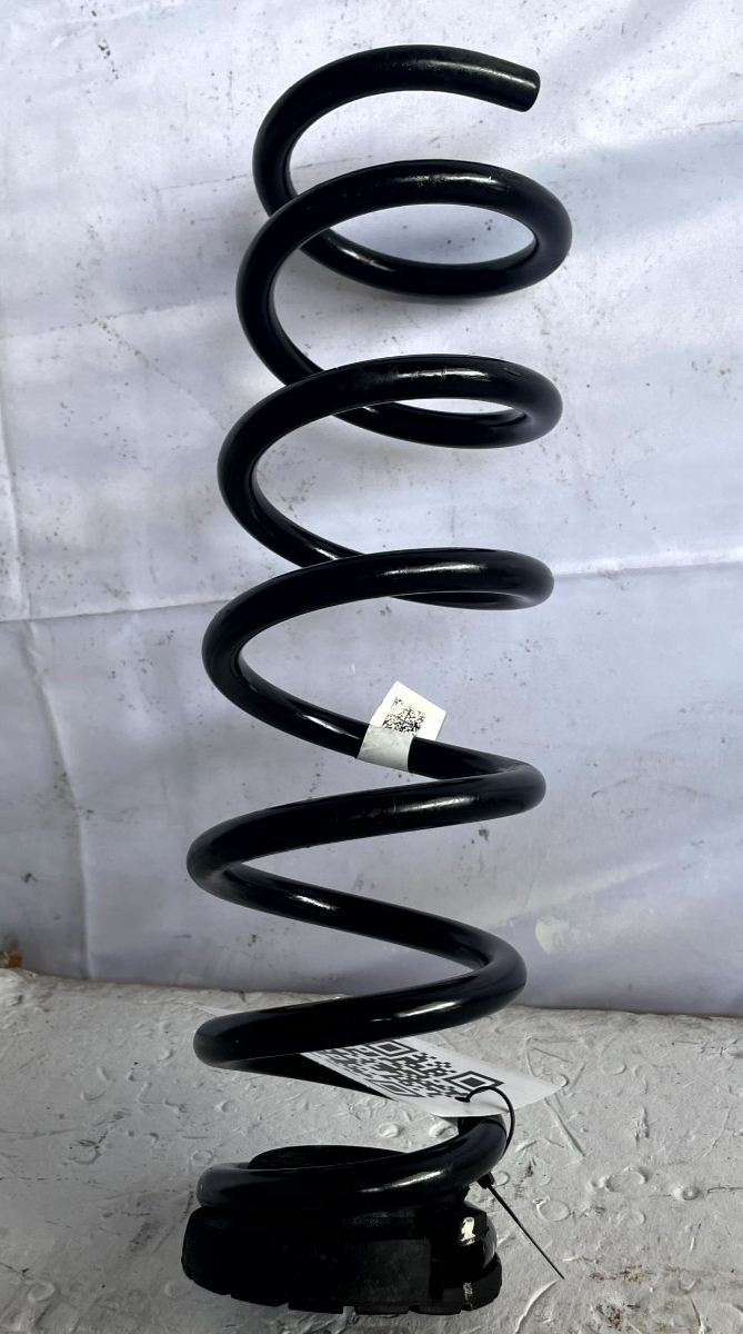 Load image into Gallery viewer, 2023 - 2025 KIA SPORTAGE FWD REAR LEFT OR RIGHT SUSPENSION COIL SPRING # 106648