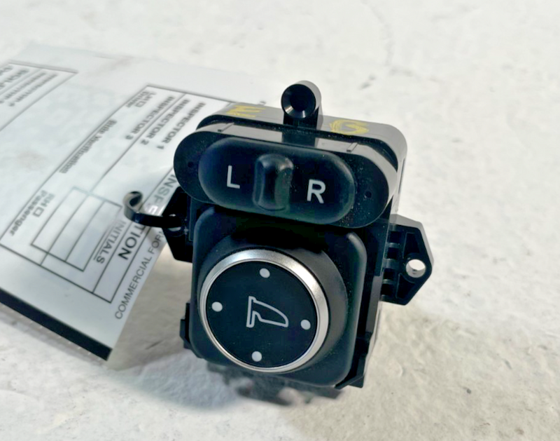 Load image into Gallery viewer, 2023-2025 ACURA INTEGRA FRONT LEFT SIDE DOOR MIRROR ADJUSTMENT SWITCH # 106683