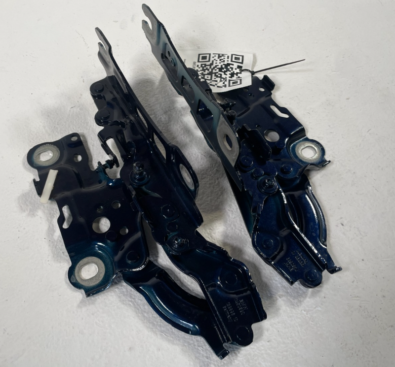 Load image into Gallery viewer, 19-25 BMW G82 M4 M440i 330i FRONT LH & RH HOOD BONNET HINGE PAIR BLUE # 105611