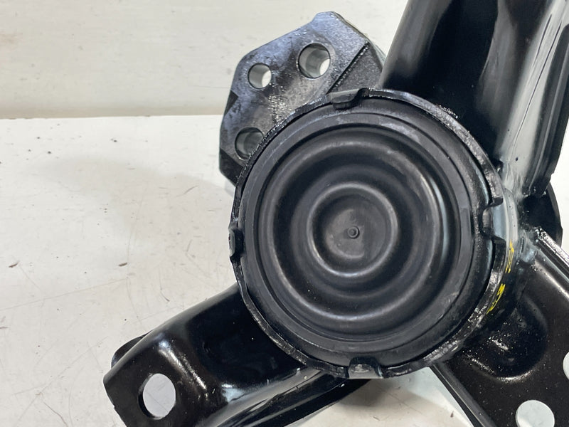 Load image into Gallery viewer, 2020-2025 HYUNDAI PALISADE FRONT RIGHT SIDE ENGINE MOUNT SUPPORT BRACKET #104114