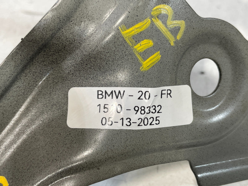 Load image into Gallery viewer, 2019-2024 BMW 330i 330e FRONT RIGHT SIDE FENDER REARWARD SUPPORT BRACKET # 98332