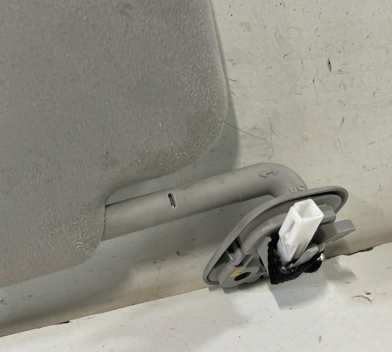 Load image into Gallery viewer, 2020-2025 HYUNDAI PALISADE FRONT RIGHT PASSENGER SIDE SUN VISOR SUNVISOR #104060