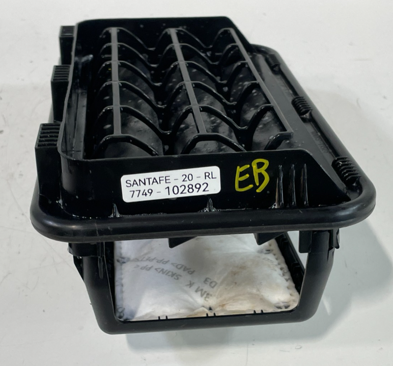 Load image into Gallery viewer, 2019-25 HYUNDAI SANTA FE PALISADE REAR LH OR RH QUARTER AIR VENT GRILLE # 102892
