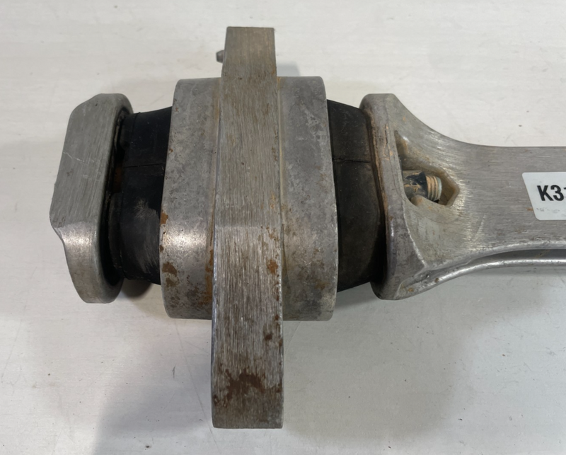 Load image into Gallery viewer, 22-25 HYUNDAI TUCSON SANTA CRUZ ENGINE MOTOR MOUNT TORQUE ARM ROLL ROD # 105052