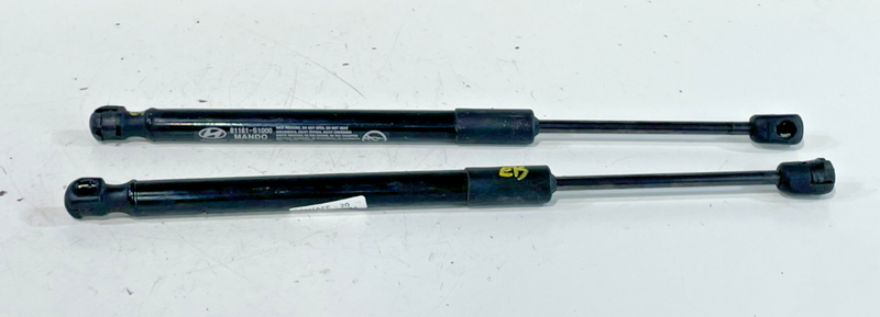 Load image into Gallery viewer, 19-23 HYUNDAI SANTA FE LEFT & RIGHT SIDE HOOD BONNET LIFT SUPPORT PAIR # 102931