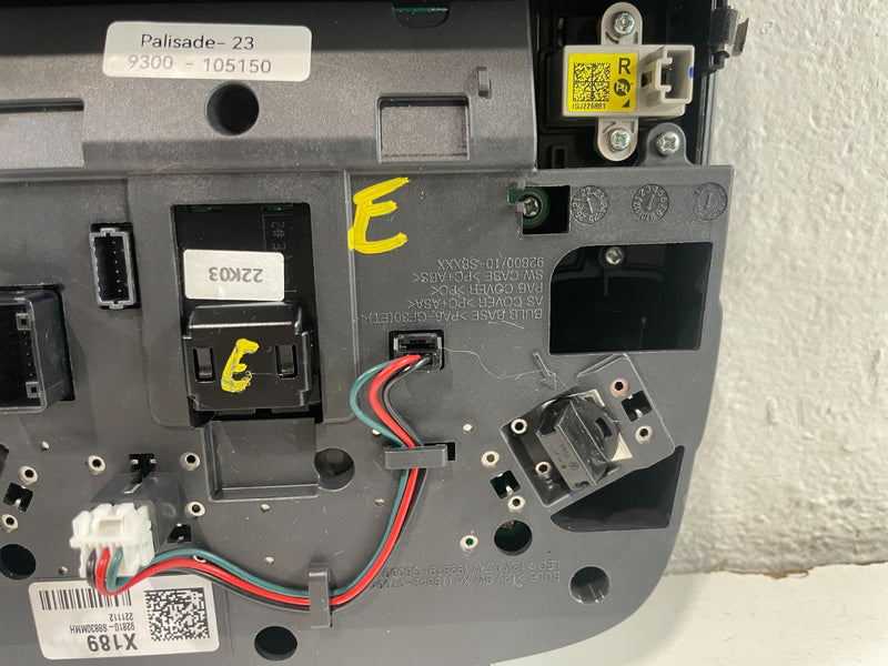 Load image into Gallery viewer, 2023 - 2025 HYUNDAI PALISADE FRONT OVERHEAD ROOF MAP DOME LIGHT LAMP # 105150