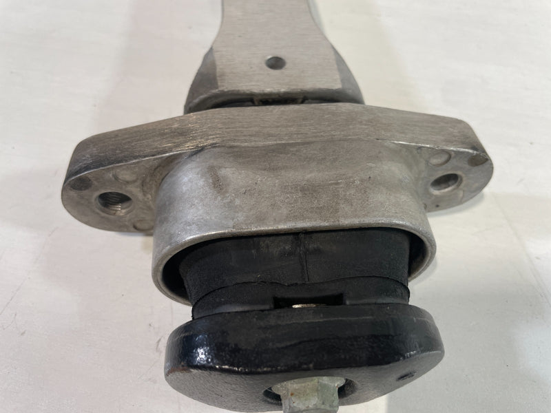 Load image into Gallery viewer, 19-25 HYUNDAI PALISADE SANTA FE ENGINE MOTOR MOUNT TORQUE ARM ROLL ROD # 105158