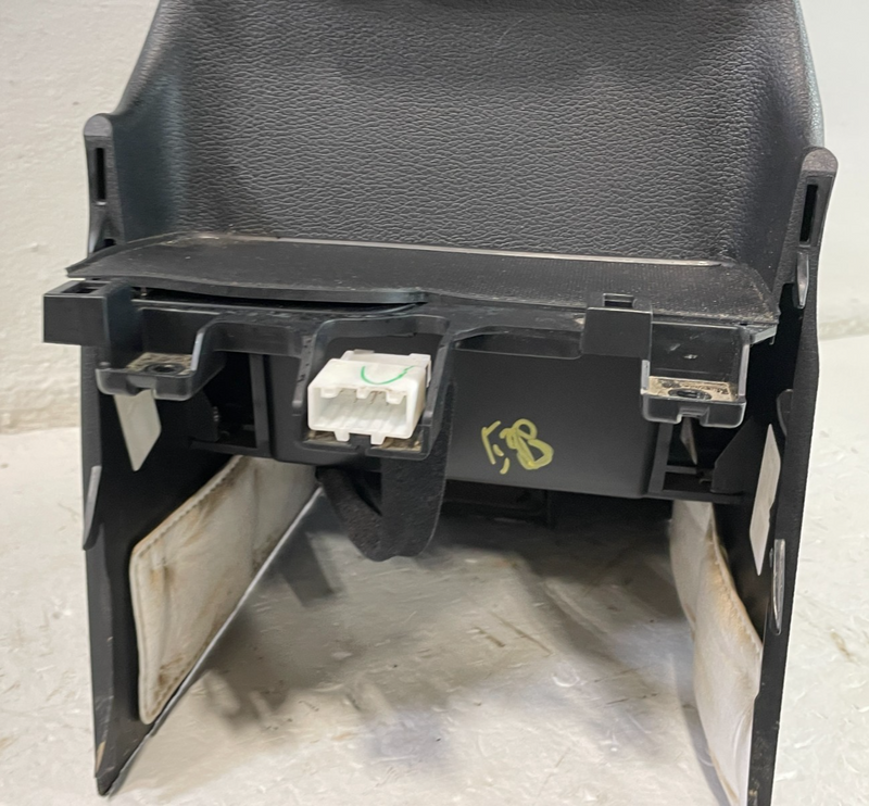 Load image into Gallery viewer, HYUNDAI SANTA FE REAR CENTER CONSOLE AIR VENT GRILLE COVER PANEL ASSEMBLY 103000