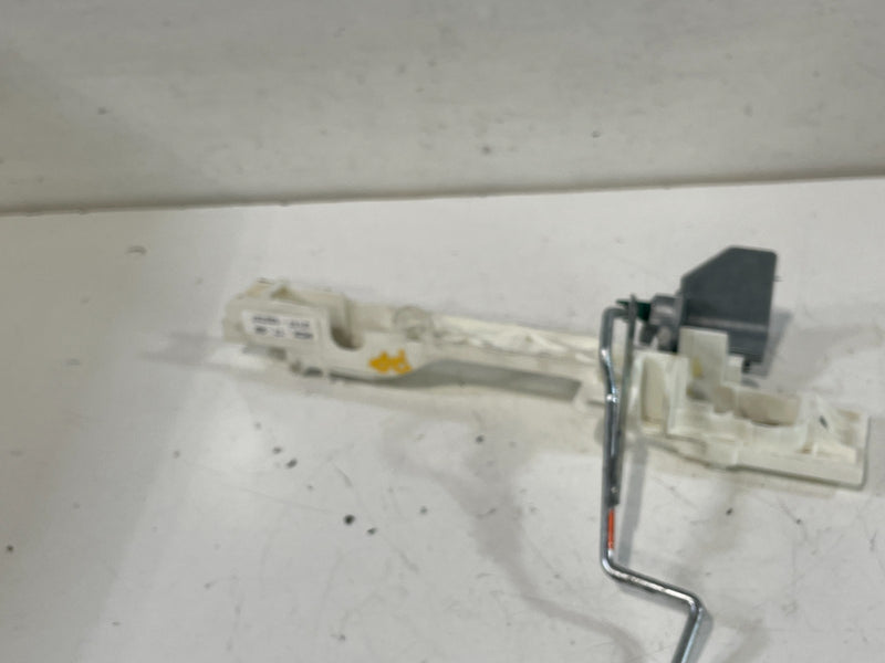 Load image into Gallery viewer, 2014-2020 ACURA MDX REAR RIGHT SIDE EXTERIOR DOOR HANDLE BASE BRACKET # 102727