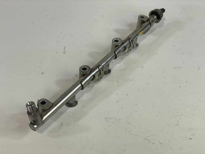 Load image into Gallery viewer, 16-20 INFINITI Q50 17-20 Q60 3.0L FRONT RIGHT ENGINE FUEL INJECTOR RAIL # 87833