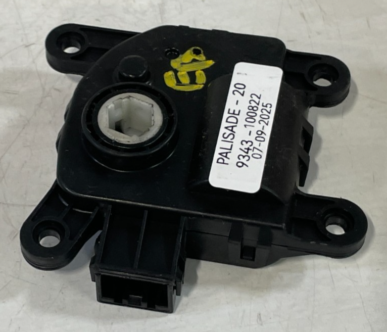 Load image into Gallery viewer, 2010-2025 HYUNDAI PALISADE HVAC A/C HEATER FLAP SERVO ACTUATOR MOTOR # 100822