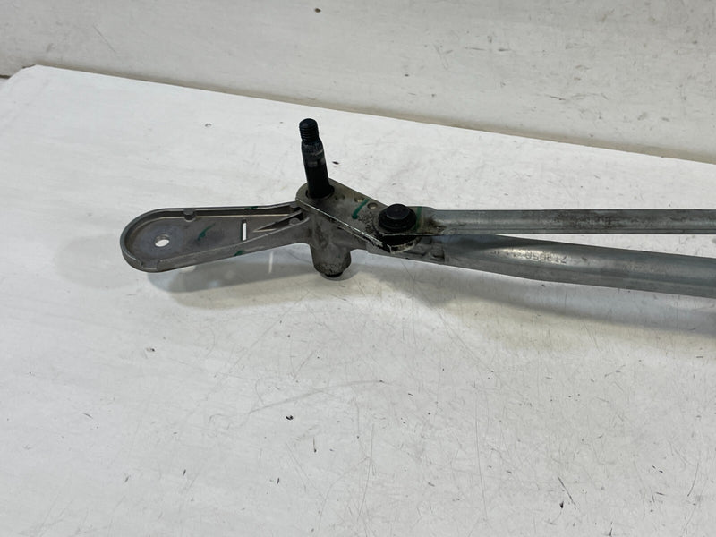 Load image into Gallery viewer, 19-24 BMW 330i 330e FRONT WINDSHIELD WIPER TRANSMISSION LINKAGE W/ MOTOR # 98489