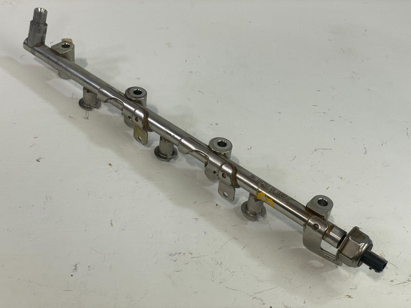 Load image into Gallery viewer, 16-20 INFINITI Q50 17-20 Q60 3.0L FRONT RIGHT ENGINE FUEL INJECTOR RAIL # 87833