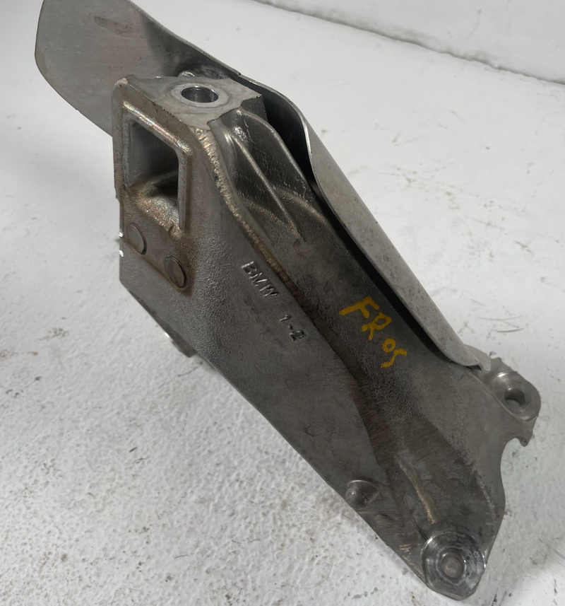 Load image into Gallery viewer, 21-25 BMW G82 M4 M3 M2 FRONT RIGHT ENGINE SUPPORT MOUNT BRACKET 3.0L # 105740