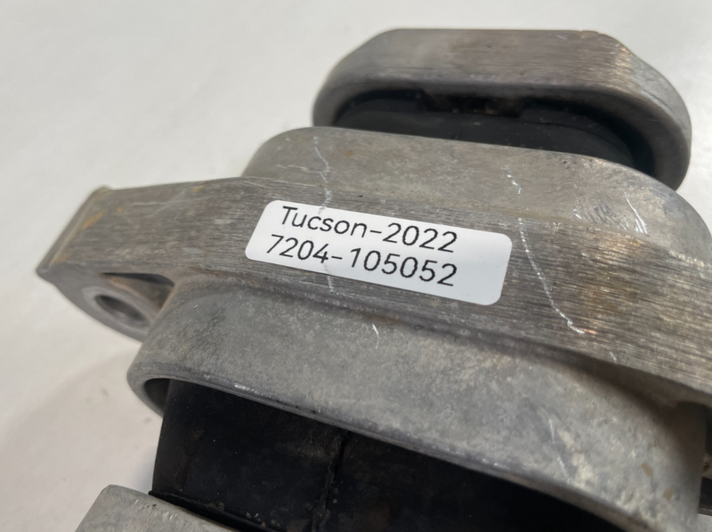 Load image into Gallery viewer, 22-25 HYUNDAI TUCSON SANTA CRUZ ENGINE MOTOR MOUNT TORQUE ARM ROLL ROD # 105052