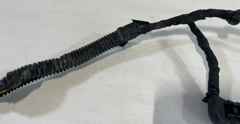 Load image into Gallery viewer, 2020 - 2024 CADILLAC CT5 REAR BUMPER PARKING WIRING HARNESS CABLE # 104977