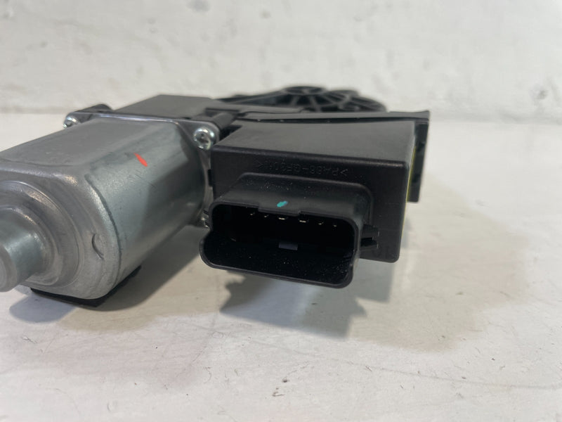 Load image into Gallery viewer, 2021-2023 HYUNDAI SANTA FE FRONT RIGHT SIDE DOOR POWER WINDOW MOTOR # 104425C