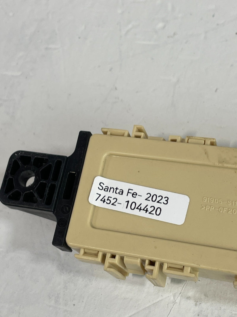 Load image into Gallery viewer, 2021-2023 HYUNDAI SANTA FE CANBIN FUSE RELAY JUNCTION BOX BLOCK MODULE # 104420