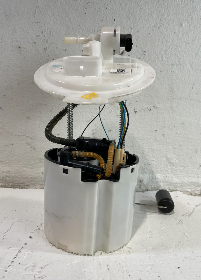 Load image into Gallery viewer, 2021 - 2025 GENESIS G70 FUEL GAS PUMP SENDING UNIT ASSEMBLY 31110-J5050 # 104342