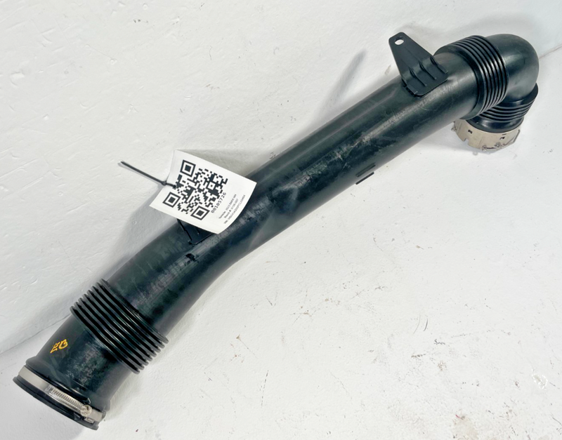 Load image into Gallery viewer, 2021-25 BMW G82 M4 M3 M2 FRONT RIGHT ENGINE AIR INTAKE FILTER HOSE PIPE # 105726