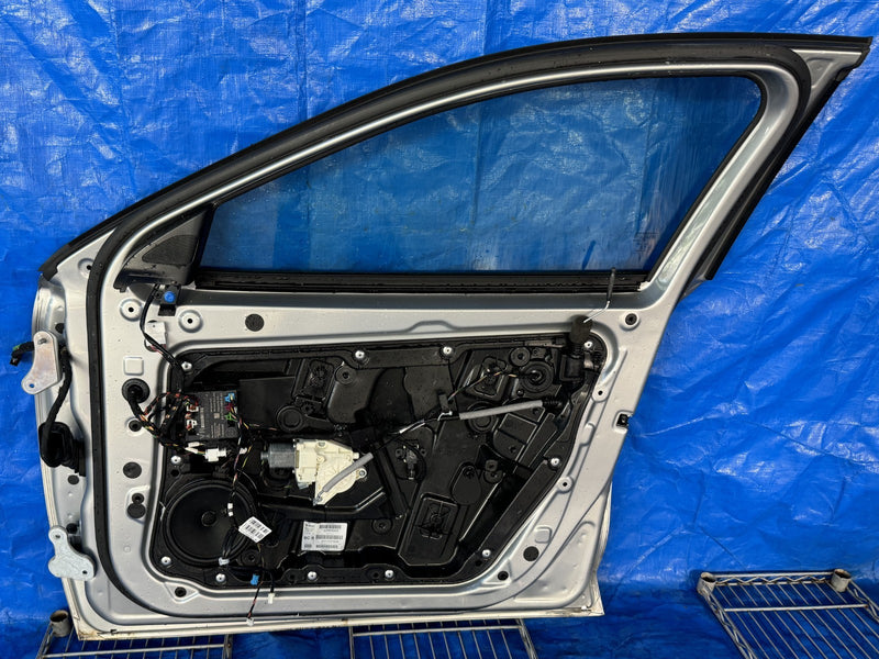 Load image into Gallery viewer, 17-19 INFINITI QX30 FRONT RIGHT PASSENGER SIDE DOOR SHELL GRAY KAD # MR7-DRU1652