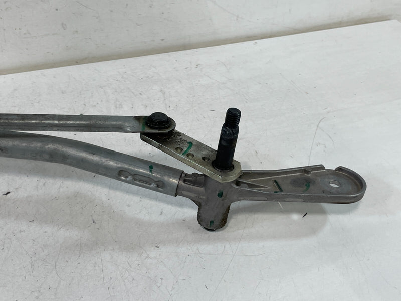 Load image into Gallery viewer, 19-24 BMW 330i 330e FRONT WINDSHIELD WIPER TRANSMISSION LINKAGE W/ MOTOR # 98489